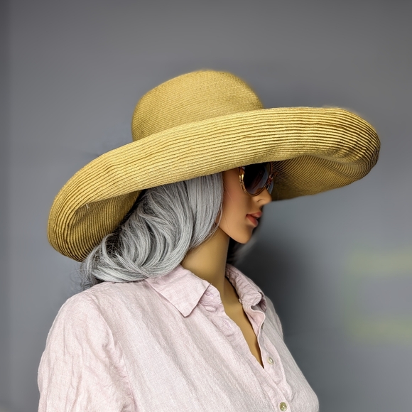 Very wide brim woven straw sun hat. Shapeable. Chic, resort, travel, beach - Picture 2 of 10